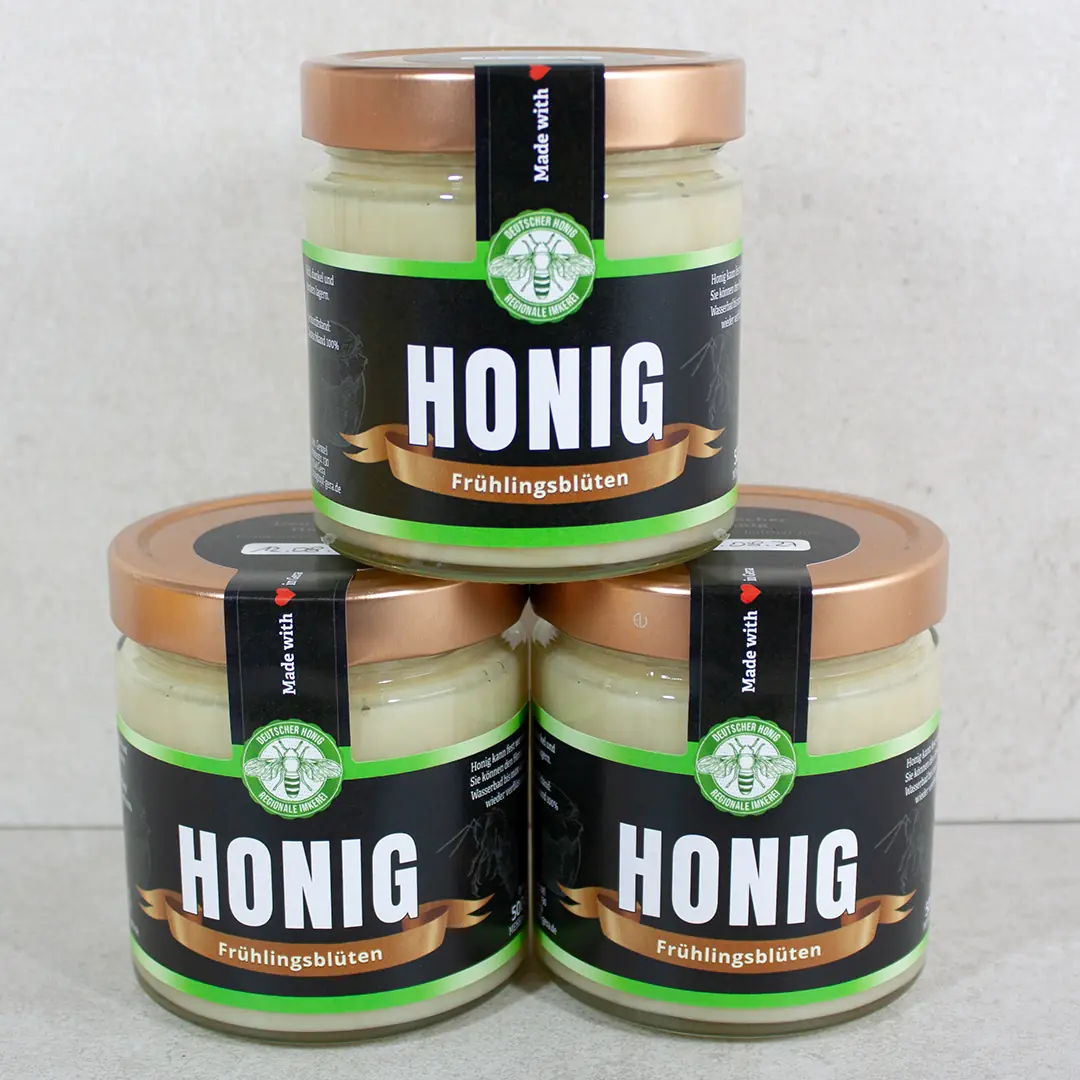 3 Gläser Frühtrachthonig 500g nebeneinander, goldgelb-cremig, von Imkerei Honigtopf Gera